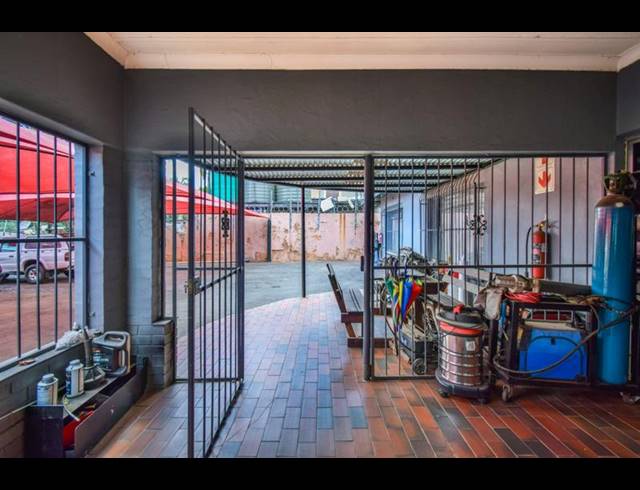 4 BEDROOM HOUSE FOR SALE IN SINOVILLE